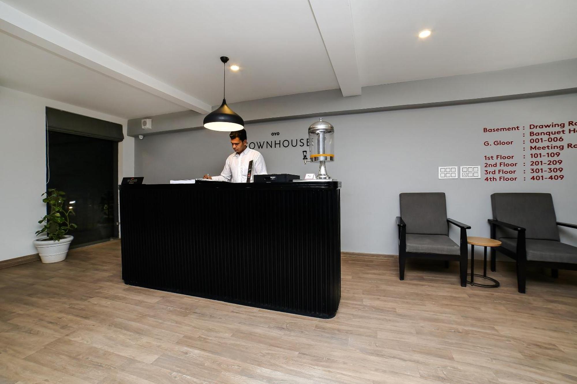 Townhouse Sohna Road 2 Hotel Gurgáon Kültér fotó